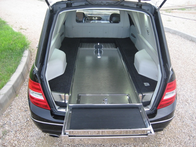 bakfra_og_inn_i_barerom