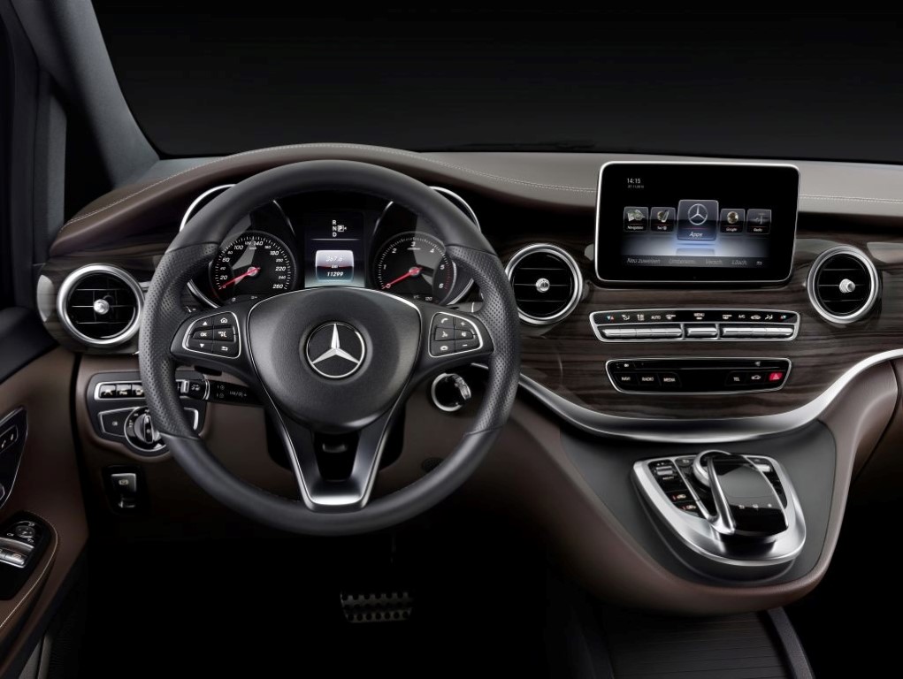 Die neue Mercedes-Benz V-Klasse – Interieur, Leder Nappa maron The new Mercedes-Benz V-Class – Interior, marron nappa leather